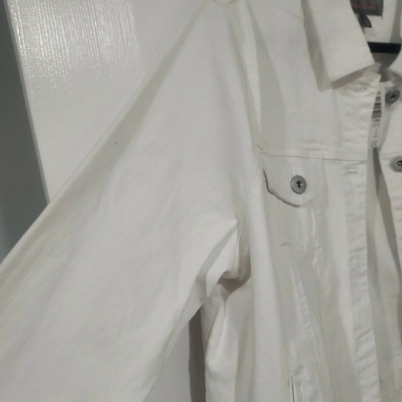 NWT Torrid Optic White Long Sleeve Denim Jacket in Size 1 14/16 - Picture 6 of 13